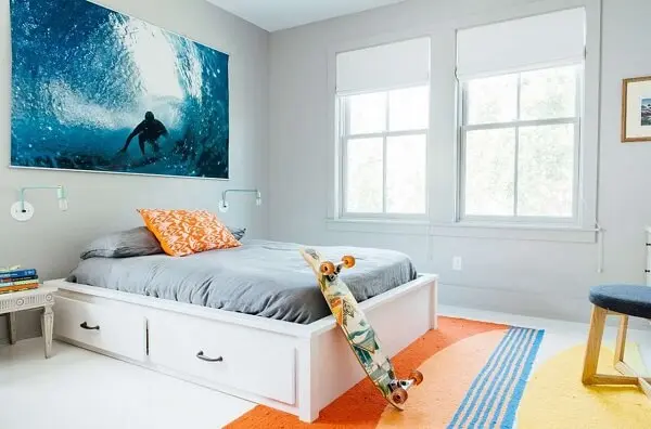 Decoração de quarto simples para menino ao estilo surf