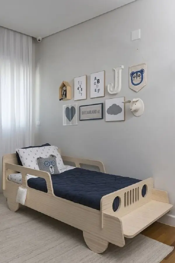Decoração de quarto simples para menino com quadros