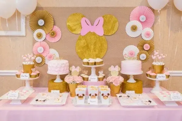 Pink and gold decoration enchants the guests