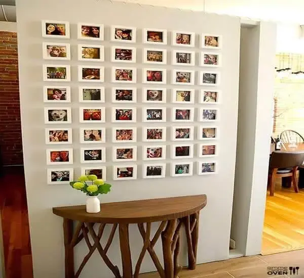 Mini quadro de fotos compondo a decoração do corredor
