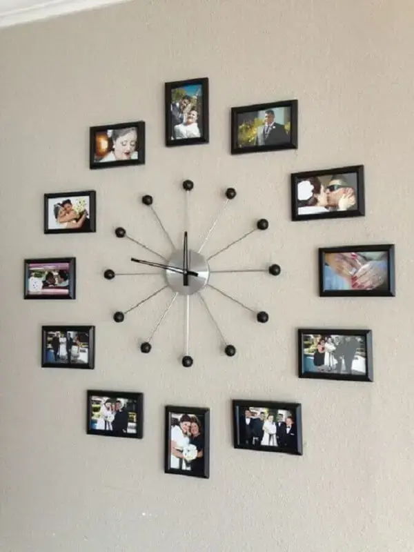 Relógio feito com quadro de fotos