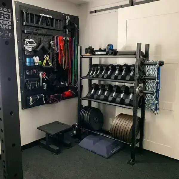 Reserve um espaço da garagem para posicionar seus equipamentos de musculação