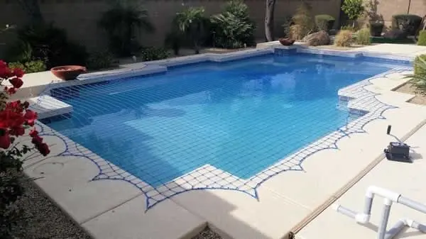 Tela de proteção para piscina