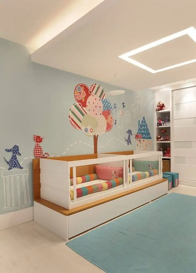 adesivo infantil de parede para decoração de quarto de bebê gêmeos planejado Foto Elizabeth Bright