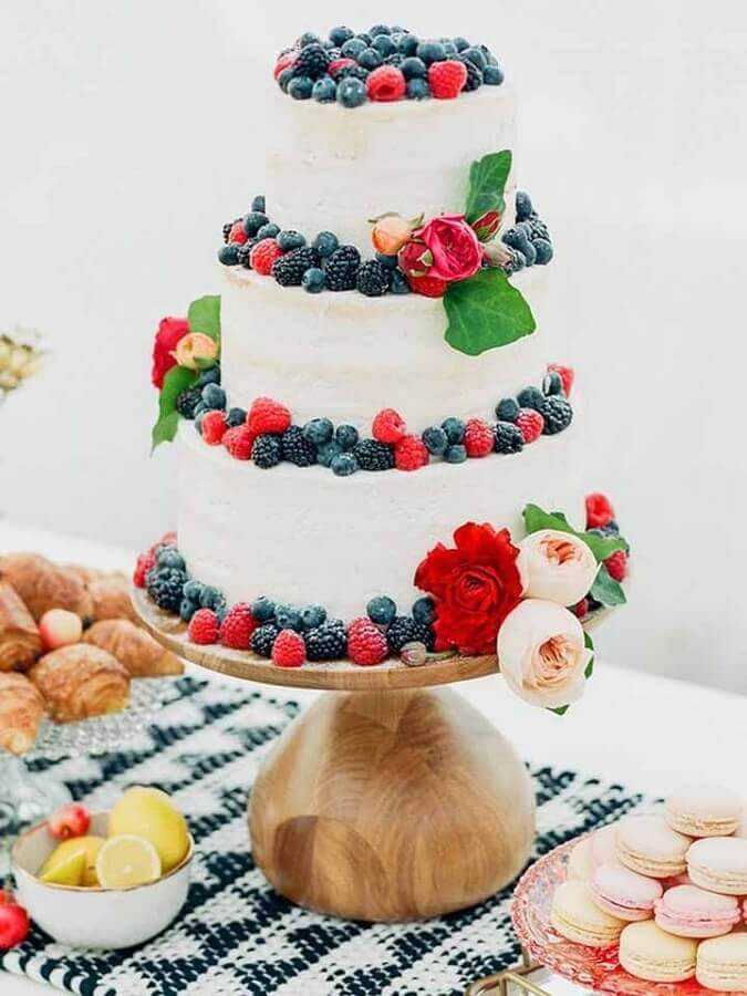 bolo decorado com frutas vermelhas 3 andares Foto 100 Layer Cake