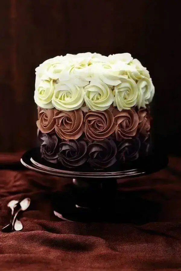 bolos decorados com chantilly três cores Foto Alison Coldridge