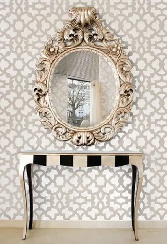decoração com espelho provençal e papel de parede Foto Vanessa Camara