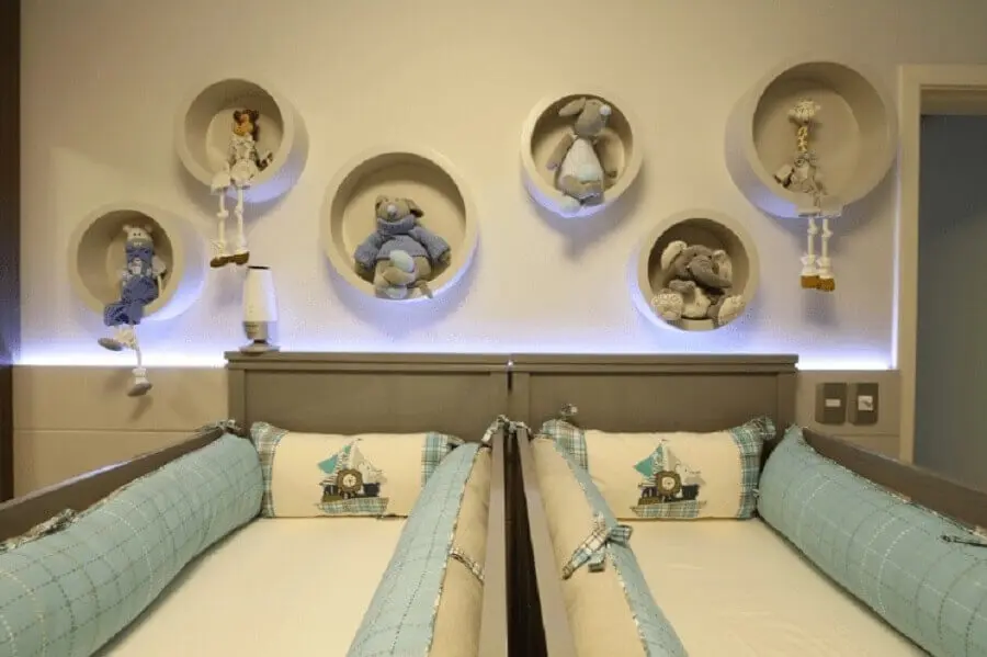 decoração com nichos redondos para quarto de bebê gêmeos azul e cinza Foto Larissa Rodrigues