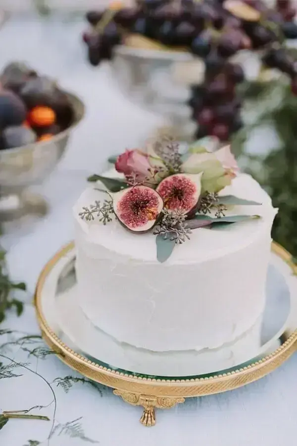 decoração de bolo com figos e flores Foto Beauty of Wedding