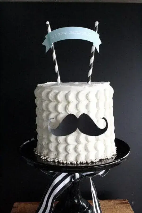 decoração de bolo de aniversário com bigode de papel Foto Bolo de Aniversário