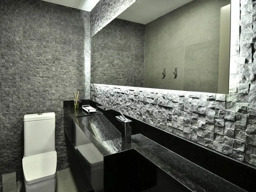 decoração moderna com parede 3d e espelho para lavabo com iluminação embutida Foto Maira Schaffer