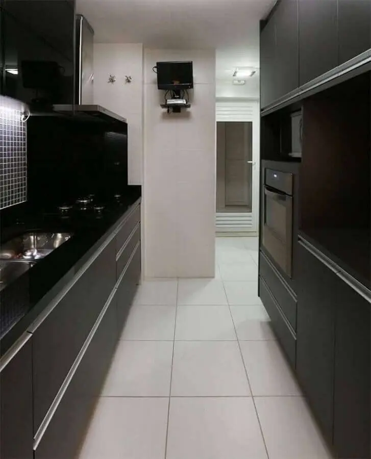 decoração para cozinha compacta preto e branca planejada Foto Betania Pacheco