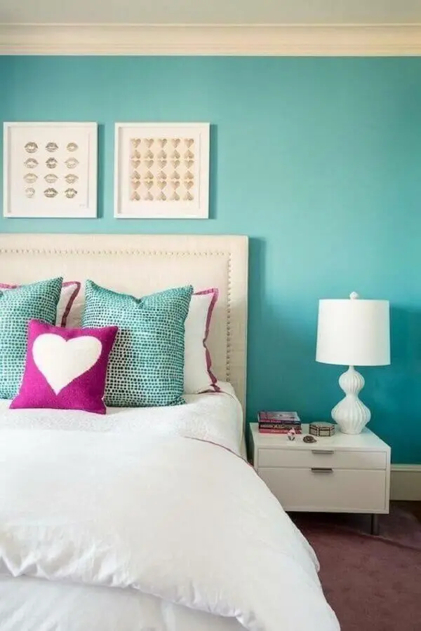 decoração para quarto azul tiffany com criado mudo e cabeceira branca Foto Reciclar e Decorar