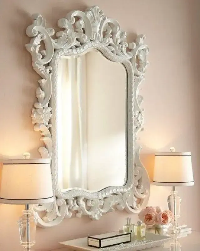decoração romântica com espelho provençal branco Foto Louvre Home