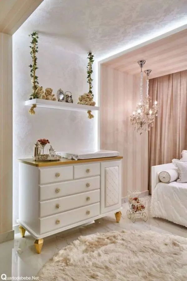 decoração romântica com prateleira suspensa para quarto de bebê Foto Levitrabook