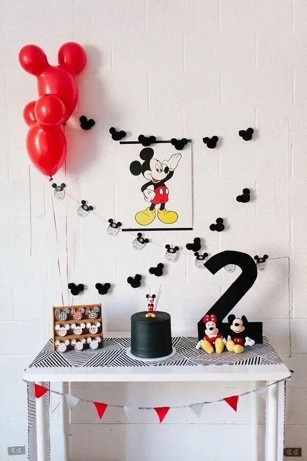 decoração simples para festa de aniversário do Mickey Foto Eu Crio Moda