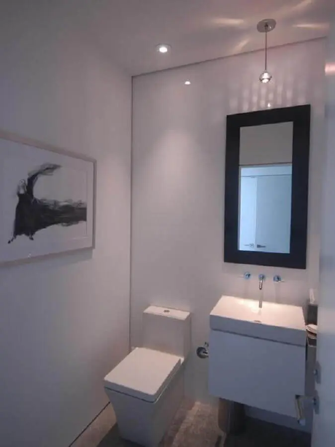 espelho para lavabo com moldura preta para decoração toda branca Foto Mi Limonada