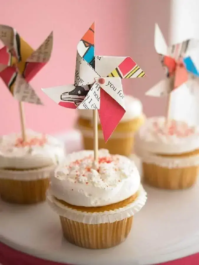 birthday party ideas with cupcakes decorated with cataventos Photo House and Party