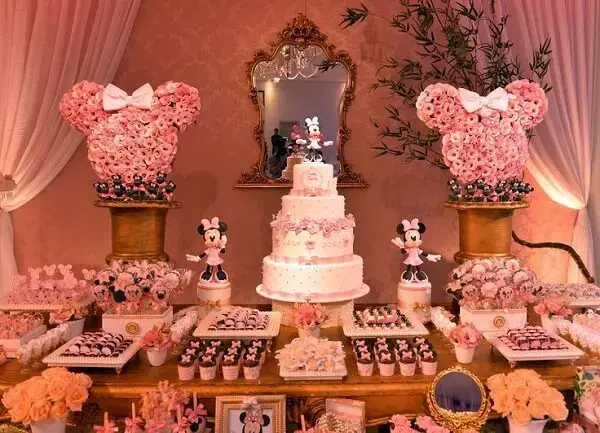 Minnie's party with amazing floral arrangements