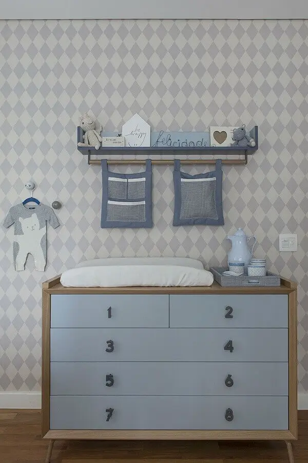 modelo de prateleira com varão para quarto de bebê azul Foto Triplex Arquitetura