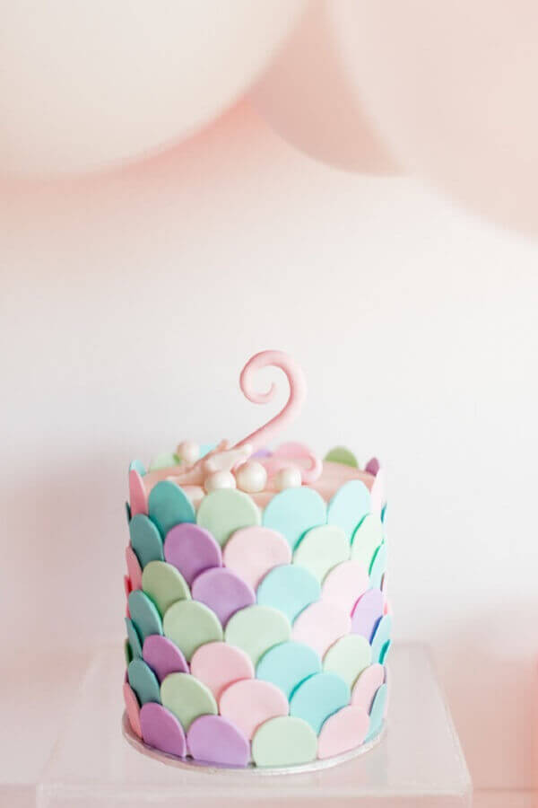 modelo delicado de bolos decorados com pasta americana Layer Cakelet
