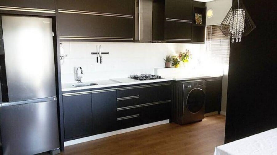 piso de madeira para cozinha preto e branco decorada Foto Nosso Apê Perfeito