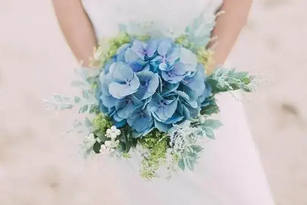 Buquê de flores azuis
