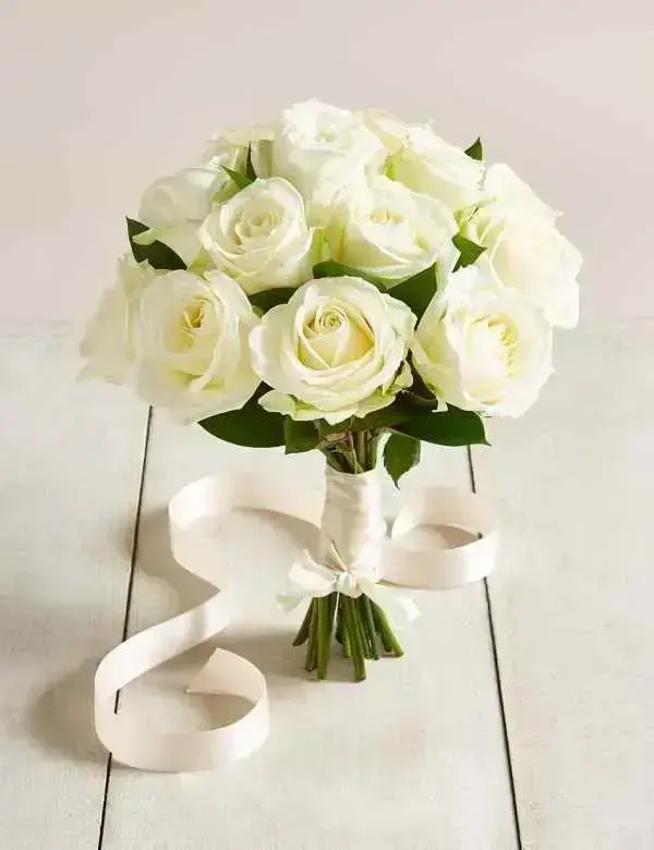 Buquê de flores brancas para casamento