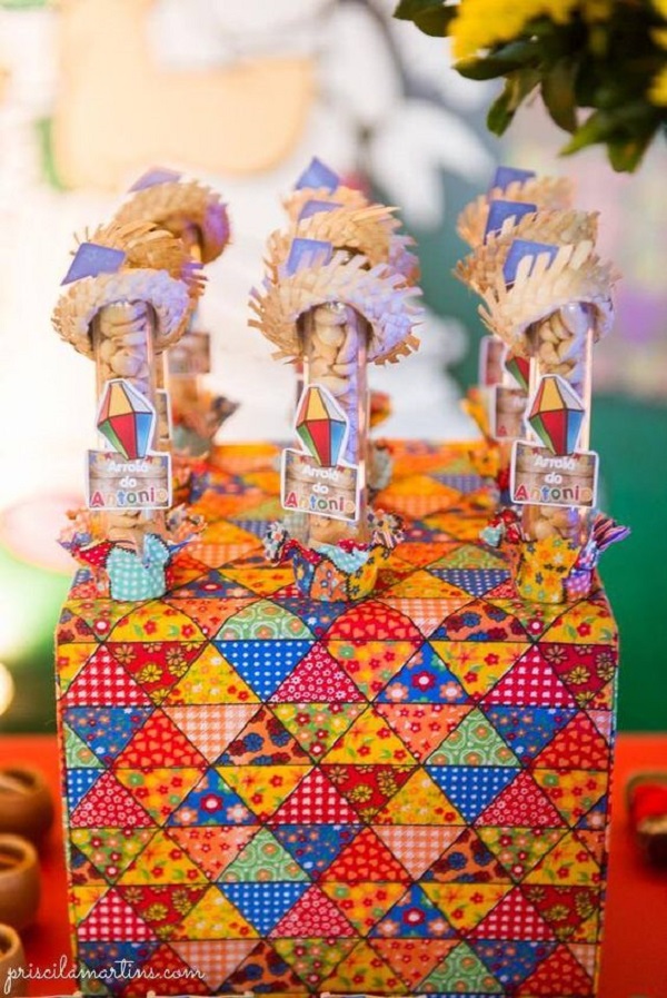 Decoração de festa junina colorida
