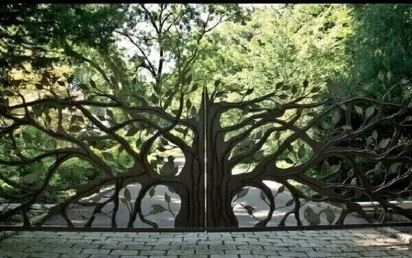 Entrada de chácara com design de árvore