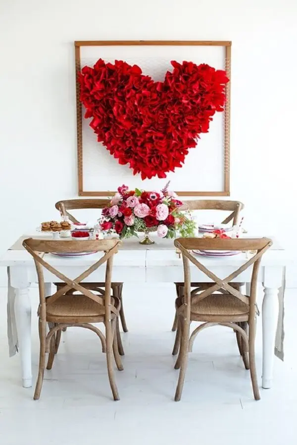 Os corações invadem a decoração da mesa de dia dos namorados. Fonte: Pinterest