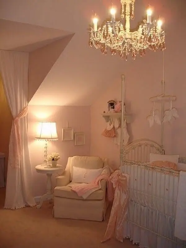 abajur para quarto de bebê feminino com decoração clássica Foto Larissaoiko