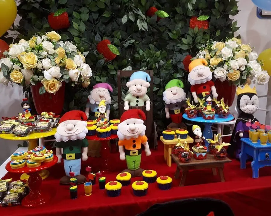 bonecos de feltro para decoração de festa da branca de neve Foto Boutique Festa