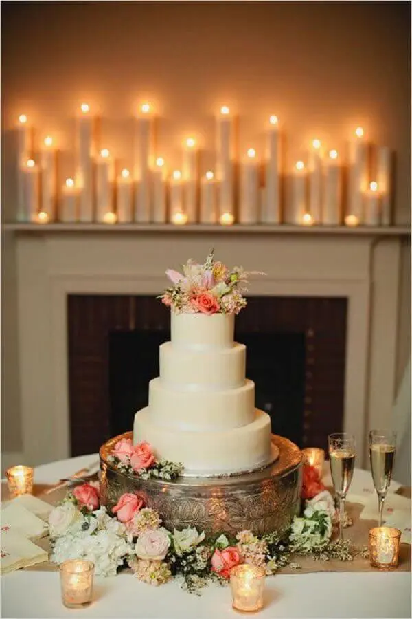 decoração bodas de pérola com rosas e velas Foto Bloom Events