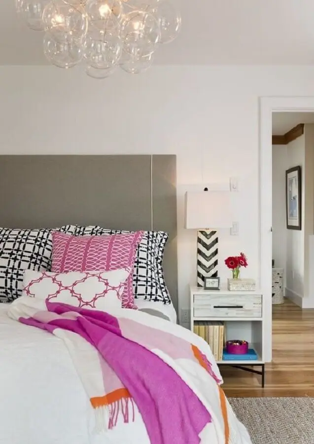 decoração com abajur para quarto feminino moderno com cabeceira cinza Foto We Heart It