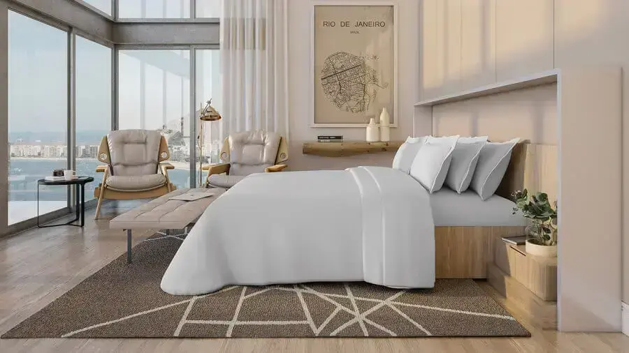 decoração para quarto de hotel em tons neutros com roupa de cama branca e móveis de madeira