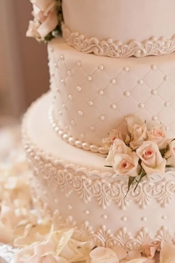 delicada decoração para bolo bodas de pérola Foto Casamentos
