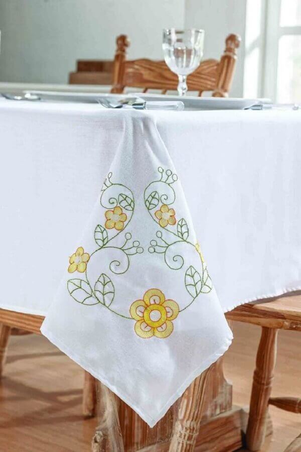 delicada toalha de mesa bordada com flores Foto Pinterest