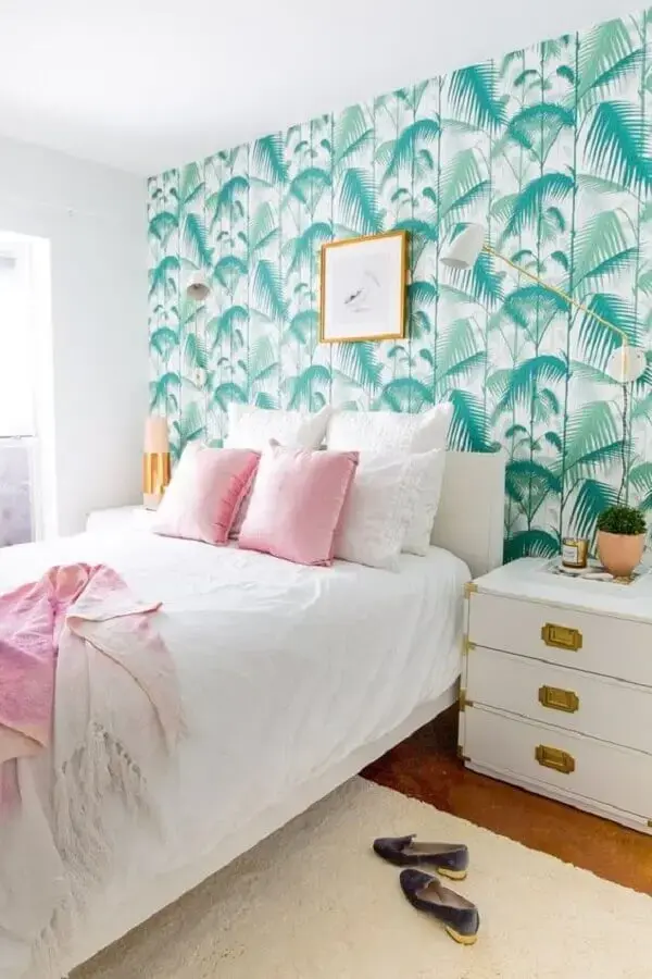 dicas de decoração de quarto com papel de parede com estampa de folhagens Foto Sugar & Cloth