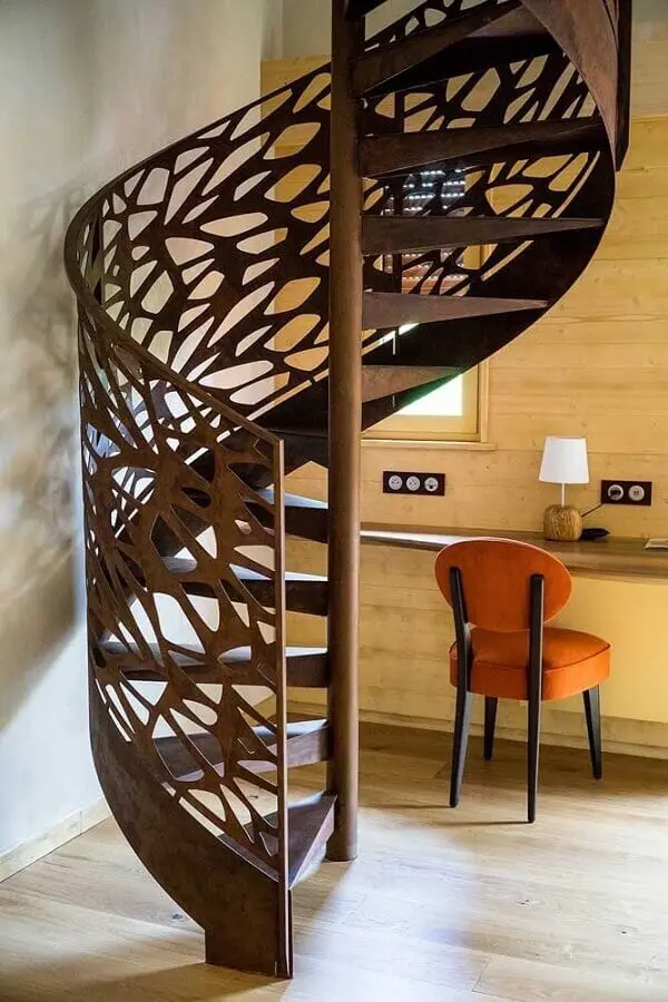 escada caracol feita em aço corten Foto Mauricio Gebara Arquitetura