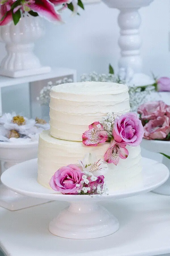 ideia rústica de bolo bodas de pérola decorado com rosas Foto Julia Guedes