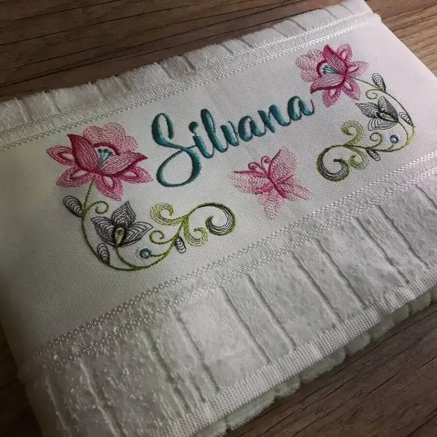 Como bordar um nome em uma toalha
