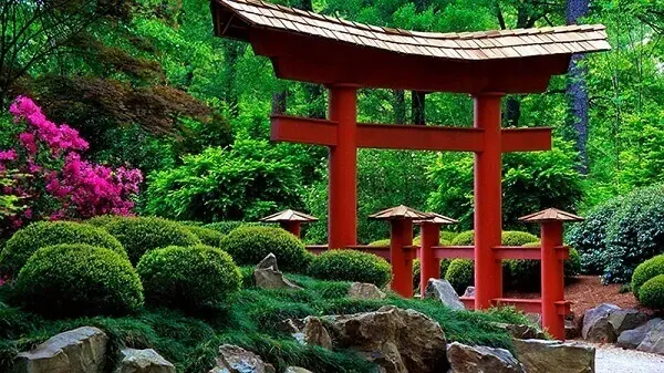 Arquitetura peculiar complementa a decoração do Jardim Japonês