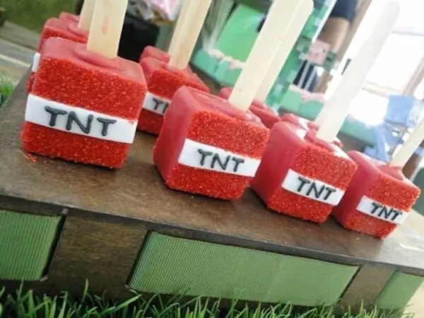 Cakepops com decoração de festa minecraft