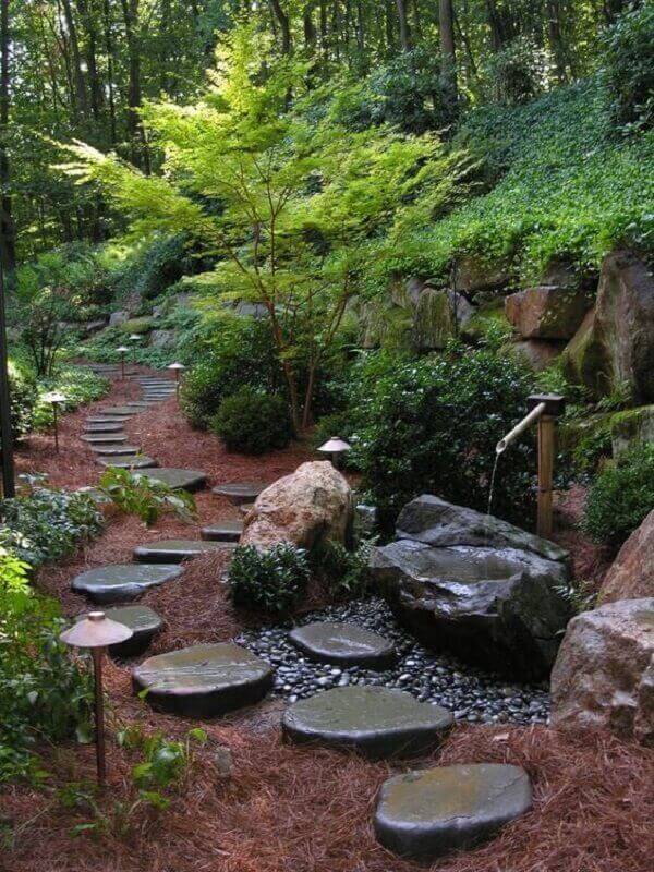 Caminho de pedras transmitem paz aos visitantes