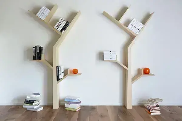 prateleiras para livros em formato de árvore