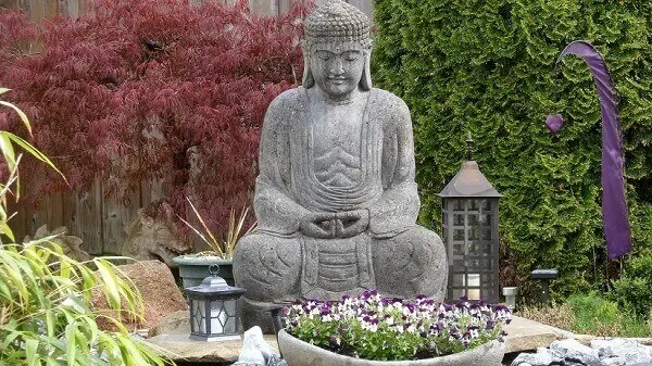 Imagem do Buda complementa a decoração do Jardim Japonês