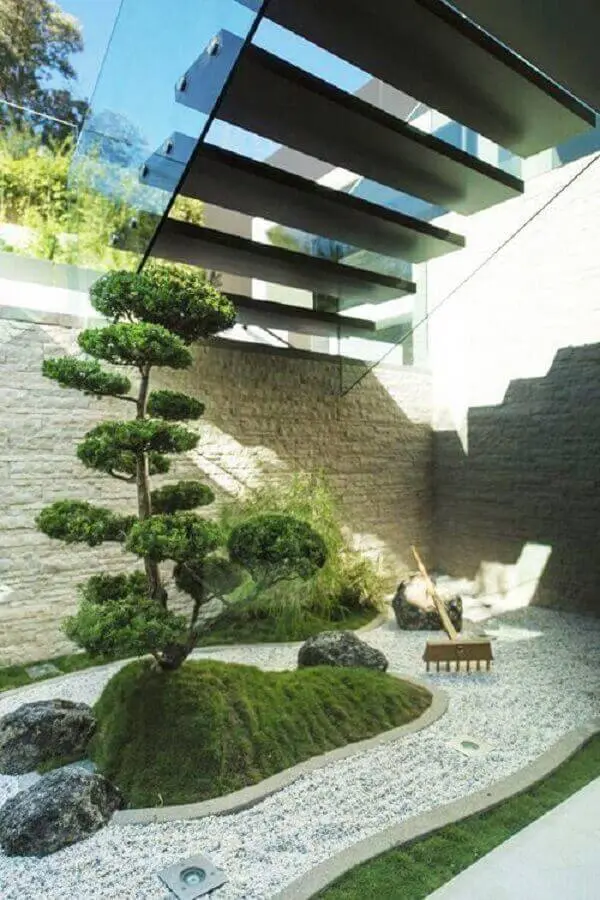 Jardim Japonês estruturado abaixo da escada