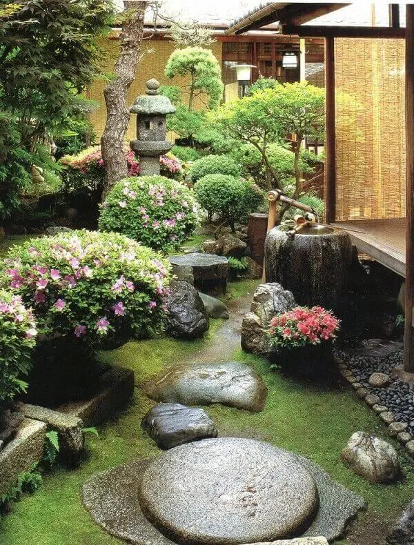 Jardim Japonês inspirador criado aos fundos dessa residência