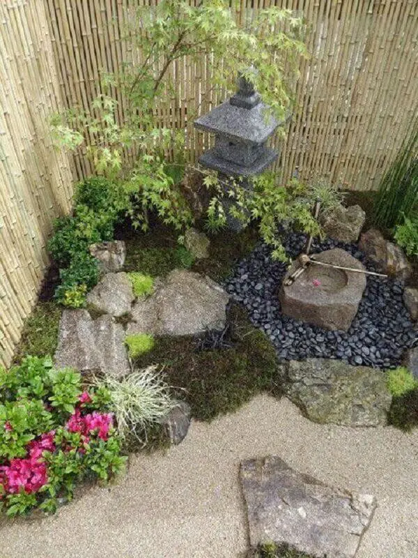Jardim japonês com pedras